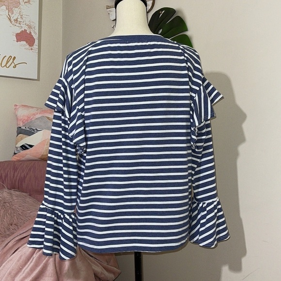 Sundry Striped Bell Sleeve Ruffle Shoulder Top in Navy & White Sz M - Picture 4 of 9